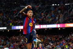 Raphinha khiến cả Kylyan Mbappe lẫn Lamine Yamal xanh mặt